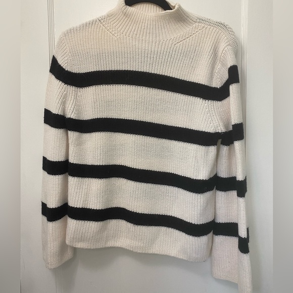 Banana Republic Sweaters - Banana Republic Black/White Fisherman Sweater